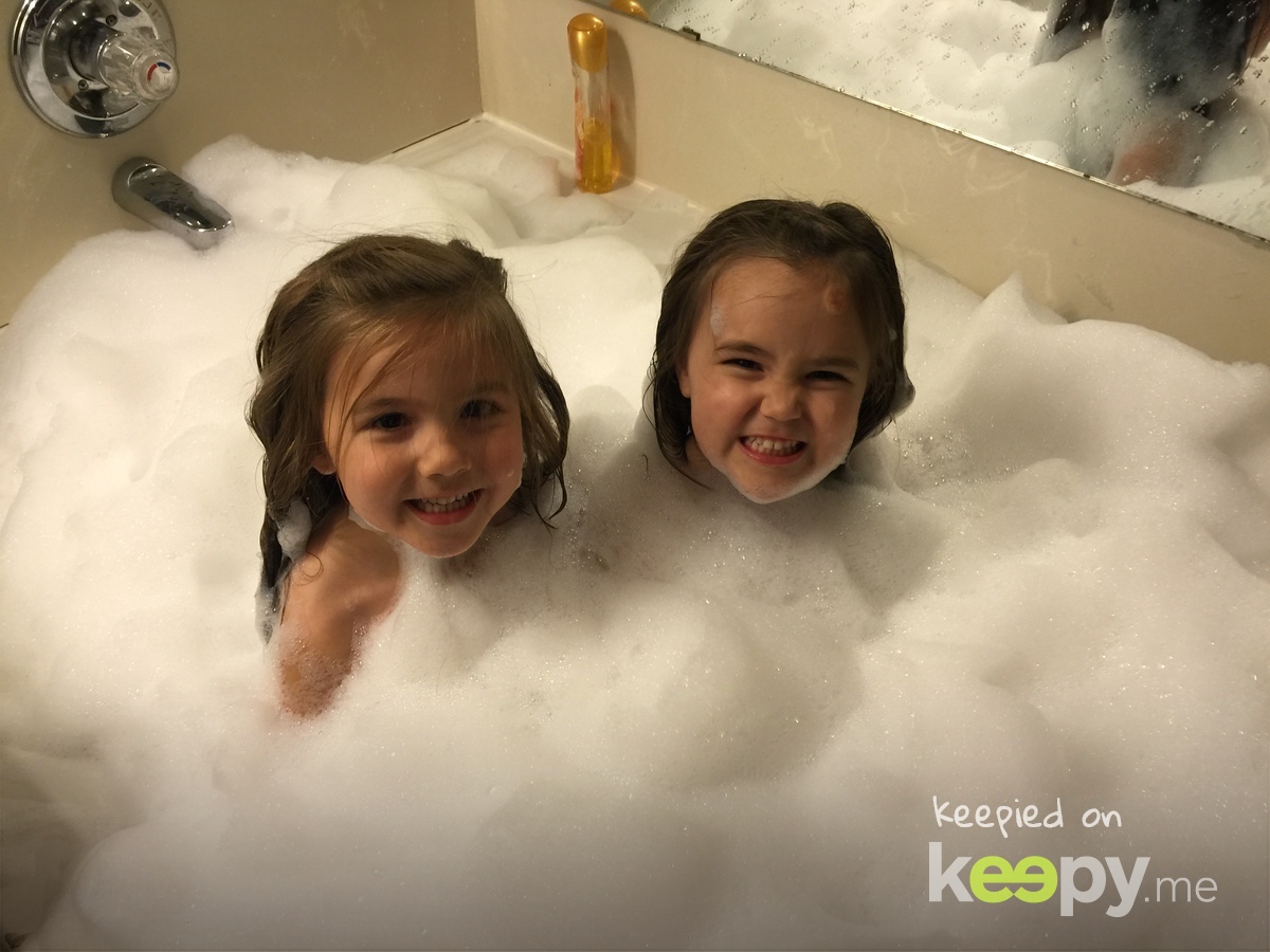 Bubble baths with sisters are the best! » Keepy.me