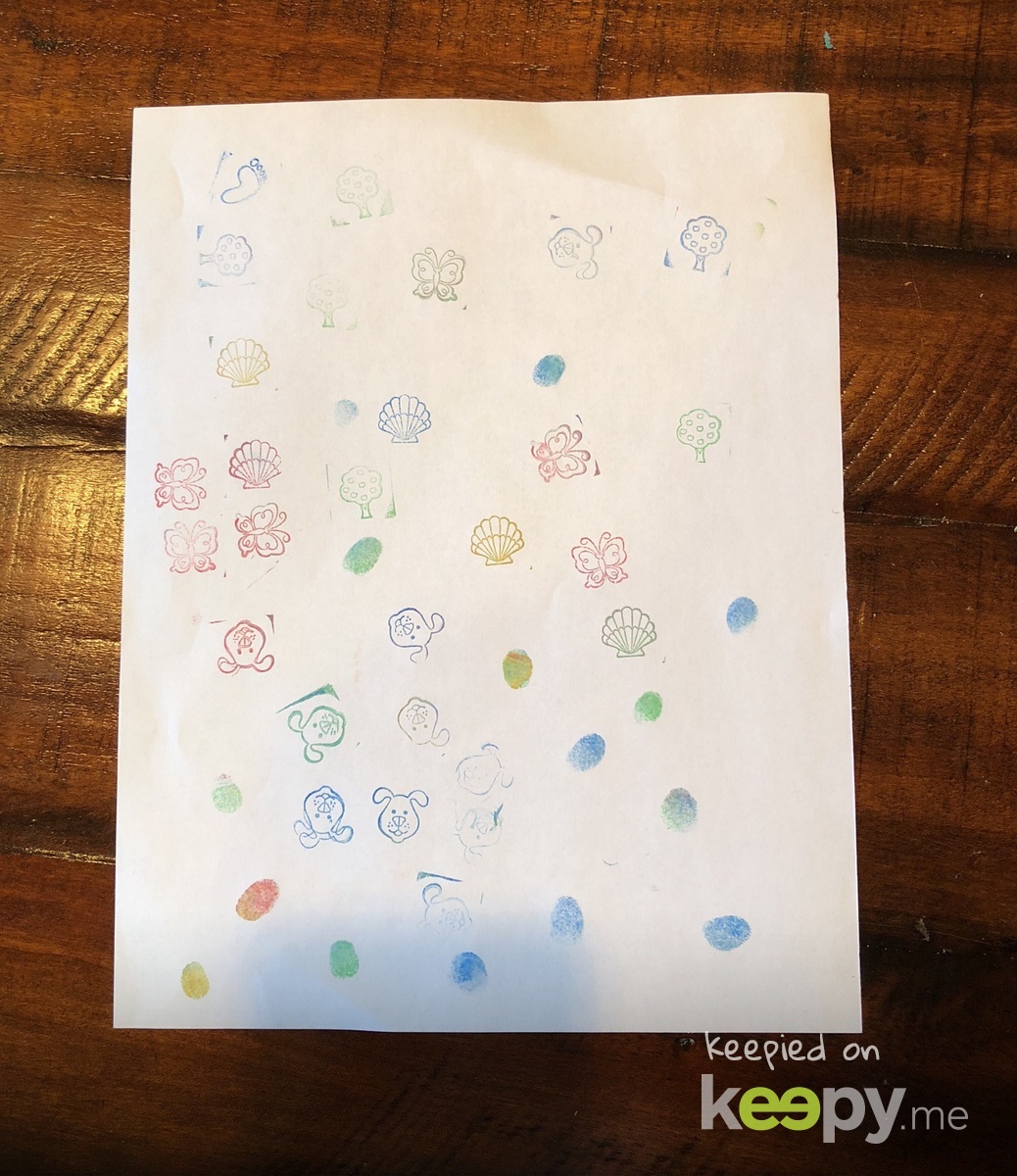 I was away for Rara’s baby shower and Kenzie was excited to show me what she made for me when I got home. Those are her little fingerprints.  What a smile it put on my face! » Keepy.me